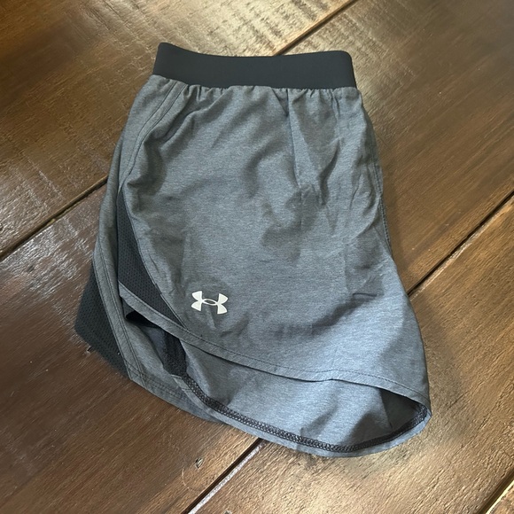 Under Armour Running Shorts - Picture 2 of 4